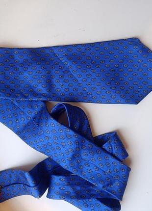 Шелковый галстук пейсли.