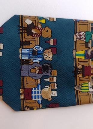 Галстук мишки тедди.