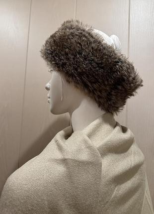 Хутряна пов'язка в наявності 26.