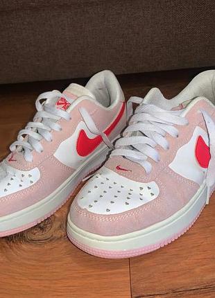 Женские кроссовки nike air force 1 valentines day