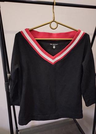 Теплая кофта с глубоким вырезом