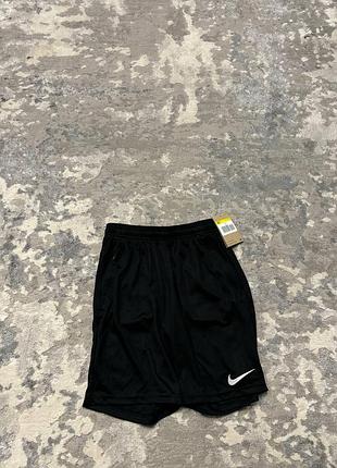 Чоловічі спортивні шорти nike