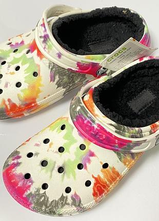 Утеплені домашні капці crocs classic lined tie-dye, різні розміри