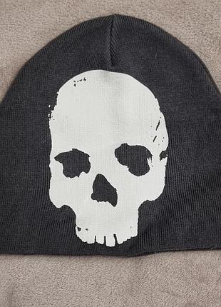 Шапка серая с черепом