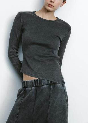 Новый серый асимметричный вываренный лонгслив кофта джемпер zara