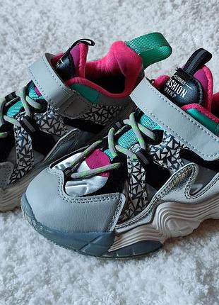 Кроссовки теплые 30 р 18.5 см
 parliament