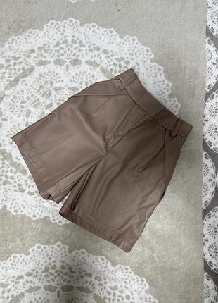 Шорти шкіряні на дівчинку 8-10 років