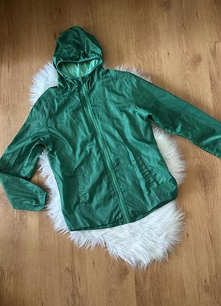 Жіноча куртка з капюшоном