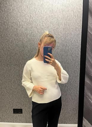 Жіноча біла вʼязана кофта светр