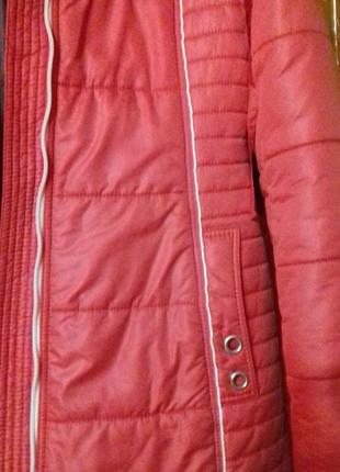 Червона куртка 46 р. в ідеальному стані2 фото