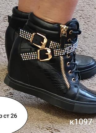 Продам ботинки 40 размер