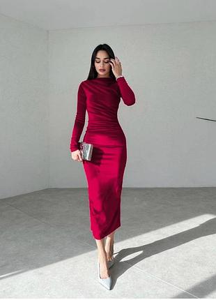 Женское платье из бархата меди