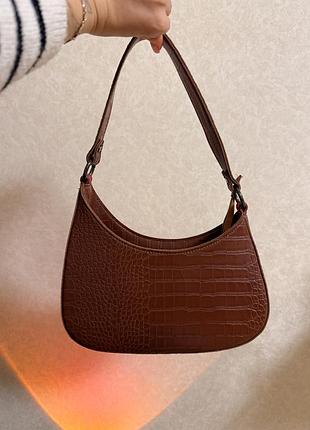 Клатч-багет з асиметрією