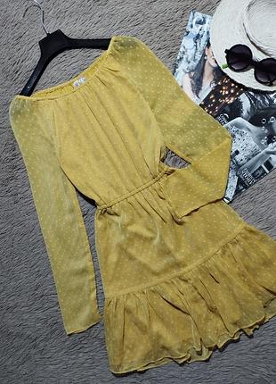 Красивое платье с воланом/платье