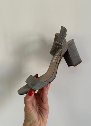 Замшевые босоножки linsuture chose