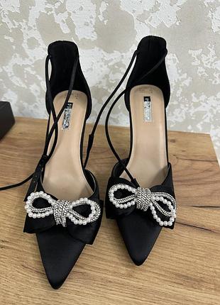 Туфлі з бантиками