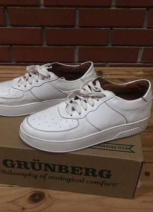 Кеди. кросівки.