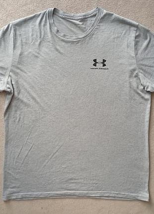 Брендова футболка under armour.