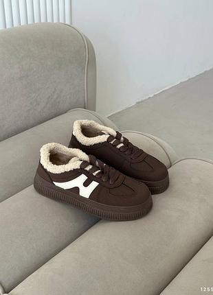 Модные коричневые женские утепленные кроссовки