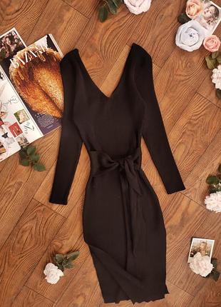 Трикотажна сукня з поясом бантиком