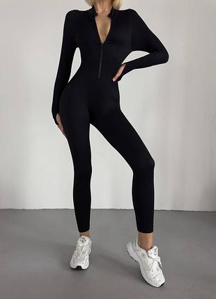Спортивный комбинезон