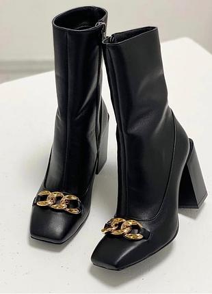 Жіночі черевики із натуральної шкіри із фурнітурою б-2080-01