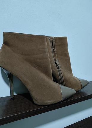 Туфлі на високому каблуку