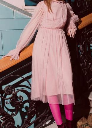 Пудровое платье