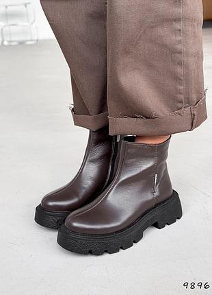 Коричневі шоколадні натуральні шкіряні зимові черевики без шнурків на товстій чорній підошві шкіра зима шоколад