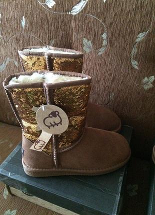 Угги lamo. натуральная овчина с пайетками. качество отличное.
