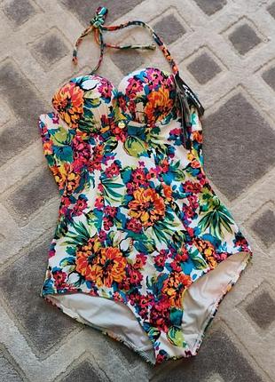 Красивий,яскравий купальник , чашка 70а