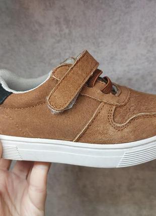 Детские кроссовки