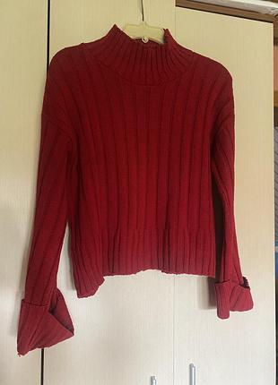 Червоний в'язаний светр