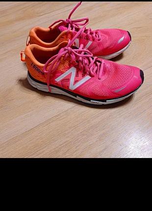 Кросівки жіночі  new balance  у гарному стані ,устілка 24