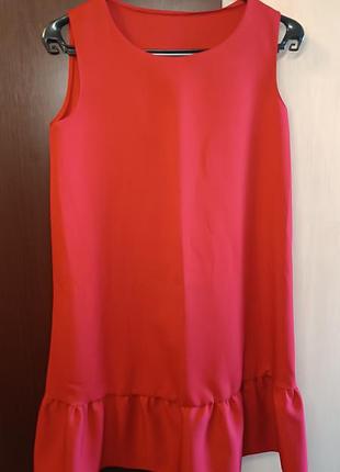 Красное платье до колен