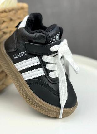 Хайтопи дитячі чорні з білим на плюші,на липучці,шнурках,з супінатором,дуже легенькі,гнучкі,м'які,зручні