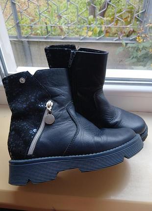 Демисезонные кожаные сапоги для девочки