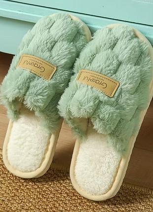 Жіночі тапочки чорні