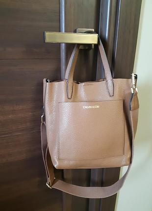 Фирменная сумка из натуральной кожи