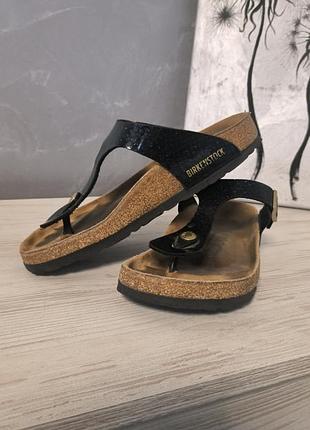 Шльопки відомого бренду