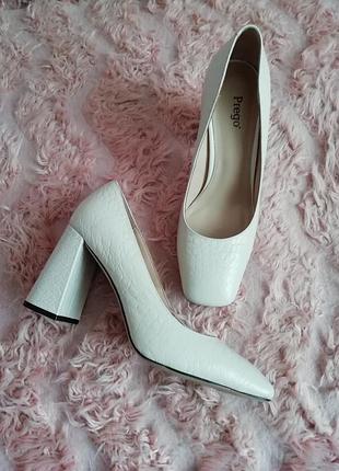 Шкіряні туфлі