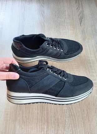 Кросівки 39-й розмір