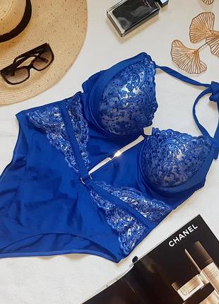 Неймовірний розкішний стильний яскравий   суцільний купальник   із богатим декором-  мереживом і росшитий поетками на пишну красу