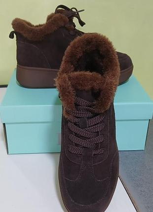 Замшевые коричневые ботинки зимние угги шнурок замок