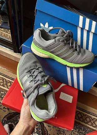 Жіночі оригінальні кросівки