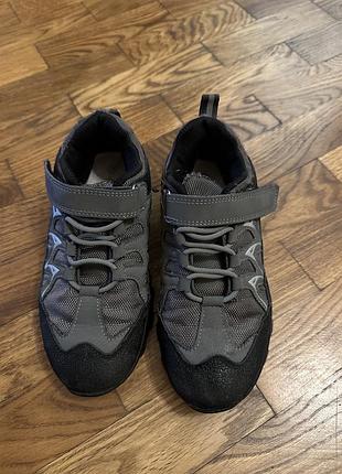 Кросівки підліткові
