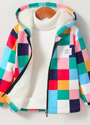 Флісова куртка з картатим принтом.