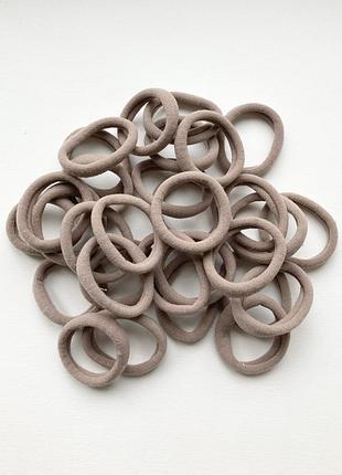 Набор светло-бежевых резинок для волос