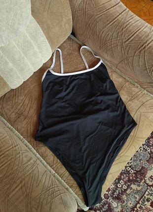 Черный слитный купальник