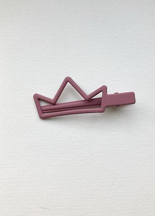 Металлическая заколка в виде короны